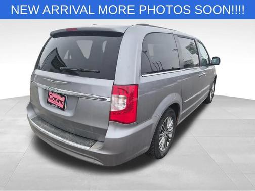 2014 Chrysler Town & Country Touring-L
