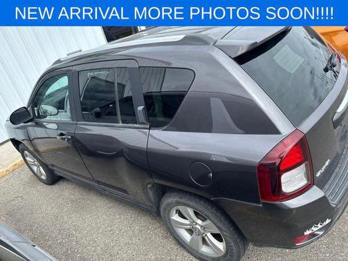 Granite Crystal Metallic Clearcoat 2017 Jeep Compass Latitude