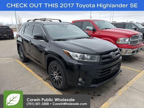 Midnight Black Metallic 2017 Toyota Highlander SE
