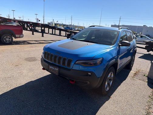 Hydro Blue Pearlcoat 2019 Jeep Cherokee Trailhawk