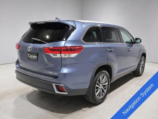 Blue 2019 Toyota Highlander SE