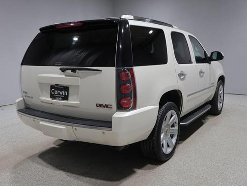 White Diamond Clearcoat 2011 GMC Yukon Denali