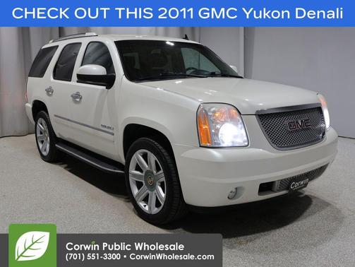 White Diamond Clearcoat 2011 GMC Yukon Denali