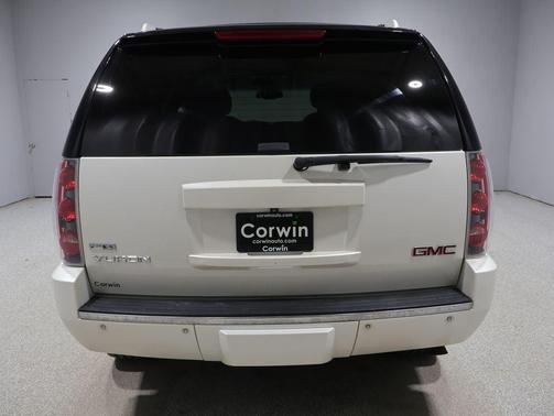 White Diamond Clearcoat 2011 GMC Yukon Denali