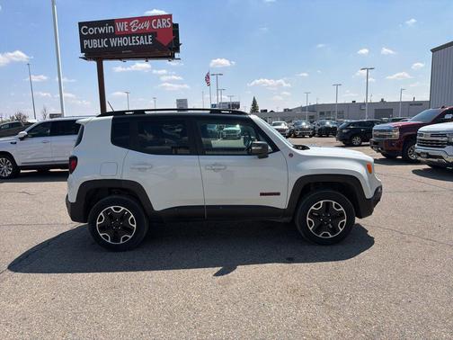 Alpine White 2017 Jeep Renegade Trailhawk