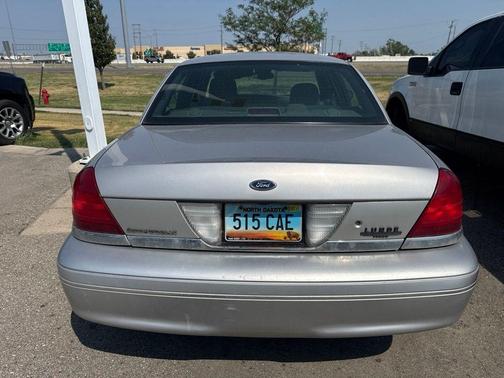 Arizona Beige 2004 Ford Crown Victoria LX