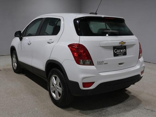 Summit White 2017 Chevrolet Trax LS