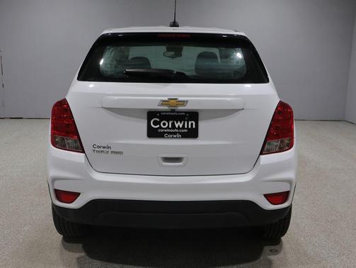 Summit White 2017 Chevrolet Trax LS