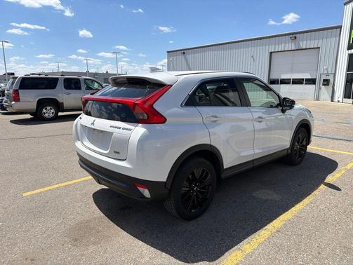 Pearl White 2019 Mitsubishi Eclipse Cross LE