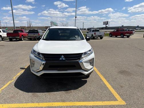 Pearl White 2019 Mitsubishi Eclipse Cross LE