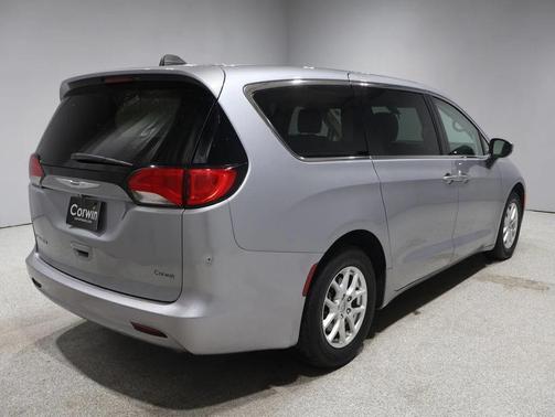 2021 Chrysler Voyager LX