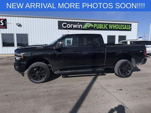 Diamond Black Crystal Pearlcoat 2023 RAM 2500 Big Horn Crew Cab 4x4 6'4' Box