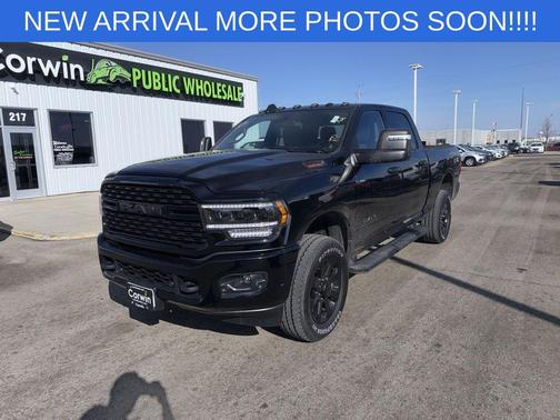 Diamond Black Crystal Pearlcoat 2023 RAM 2500 Big Horn Crew Cab 4x4 6'4' Box