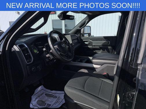 Diamond Black Crystal Pearlcoat 2023 RAM 2500 Big Horn Crew Cab 4x4 6'4' Box