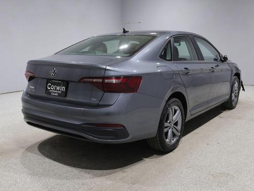 Platinum Gray 2024 Volkswagen Jetta 1.5T SE