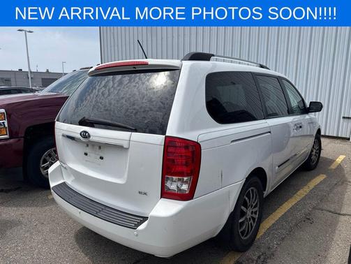 White 2012 Kia Sedona EX