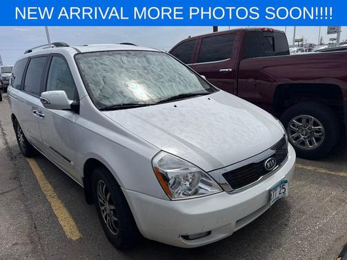 White 2012 Kia Sedona EX