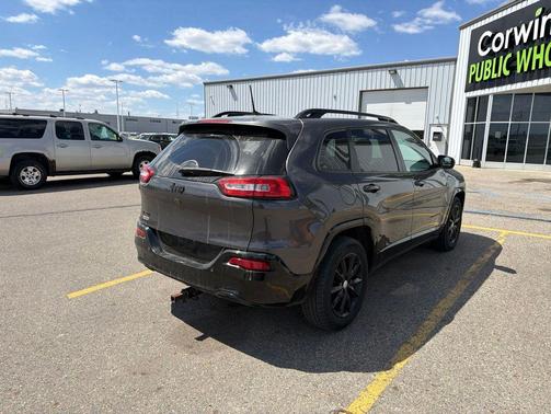 Granite Crystal Metallic Clearcoat 2018 Jeep Cherokee Latitude