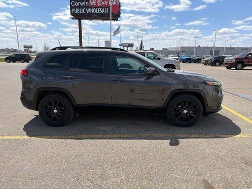 Granite Crystal Metallic Clearcoat 2018 Jeep Cherokee Latitude