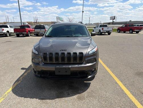 Granite Crystal Metallic Clearcoat 2018 Jeep Cherokee Latitude