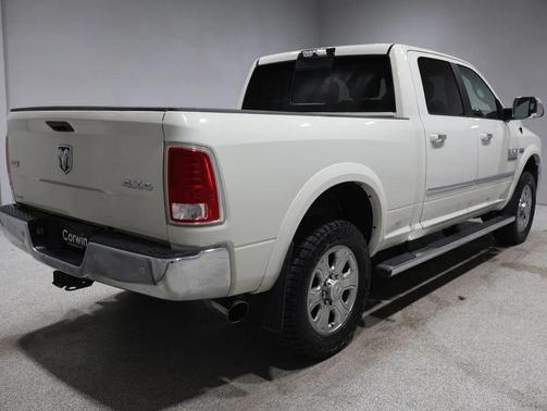 2017 RAM 2500 Laramie Crew Cab 4x4 6'4' Box