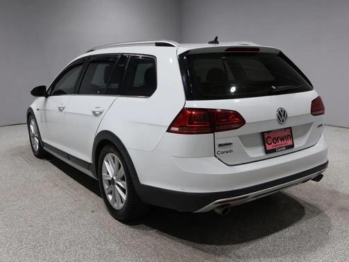 2017 Volkswagen Golf Alltrack TSI S
