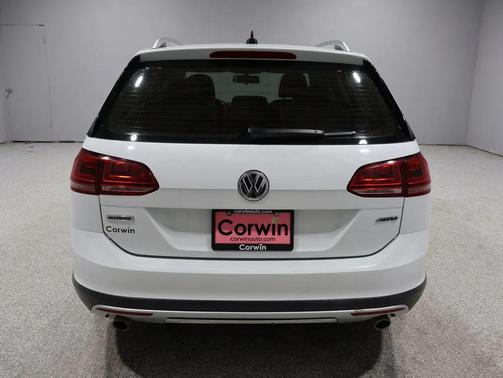 2017 Volkswagen Golf Alltrack TSI S