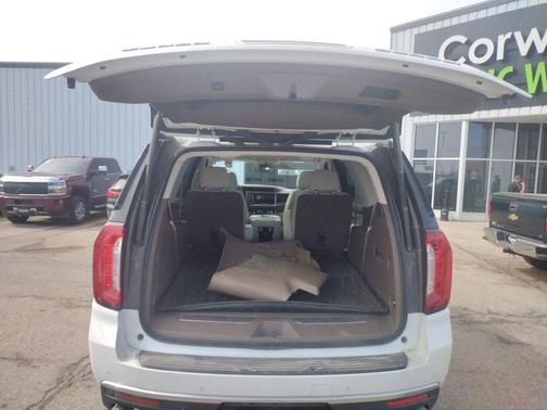 White Frost Tricoat 2023 GMC Yukon Denali