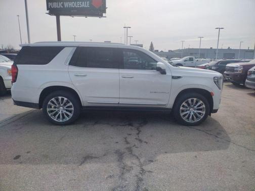 White Frost Tricoat 2023 GMC Yukon Denali