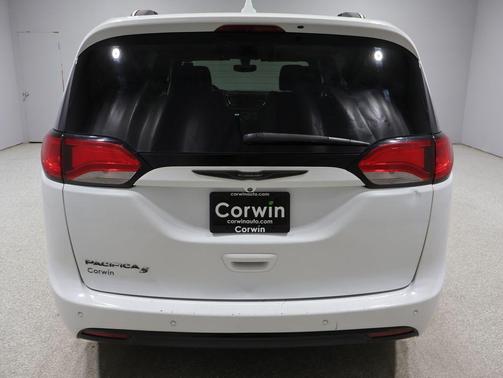 Bright White Clearcoat 2019 Chrysler Pacifica Touring-L Plus