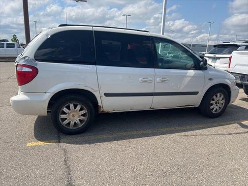 2006 Chrysler Town & Country Base