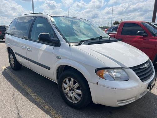 2006 Chrysler Town & Country Base