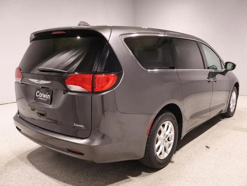 2021 Chrysler Voyager LX