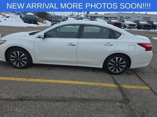 Pearl White 2017 Nissan Altima 2.5 SL