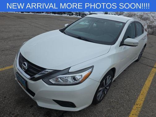 Pearl White 2017 Nissan Altima 2.5 SL