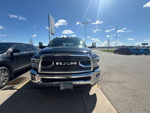 Brilliant Black Crystal Pearlcoat 2017 RAM 3500 Longhorn