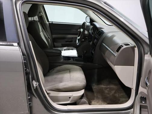 2008 Dodge Magnum Base