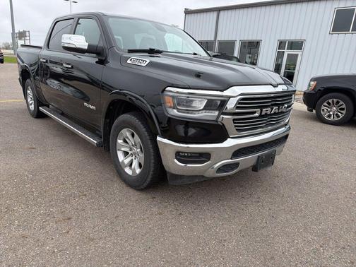 Diamond Black Crystal Pearlcoat 2019 RAM 1500 Laramie
