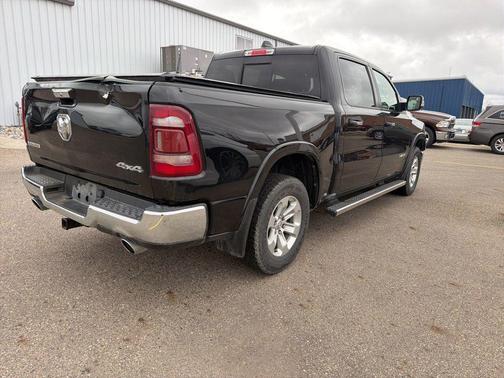 Diamond Black Crystal Pearlcoat 2019 RAM 1500 Laramie