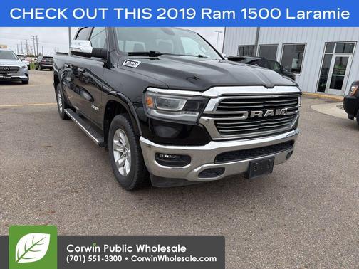 Diamond Black Crystal Pearlcoat 2019 RAM 1500 Laramie