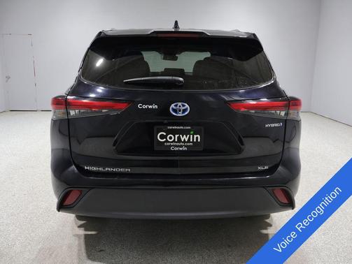 Midnight Black 2023 Toyota Highlander Hybrid XLE