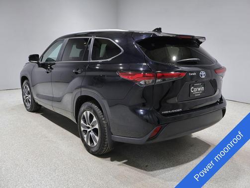 Midnight Black 2023 Toyota Highlander Hybrid XLE