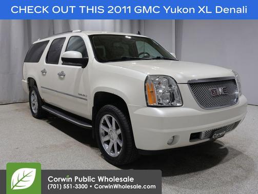 White Diamond Tricoat 2011 GMC Yukon XL Denali