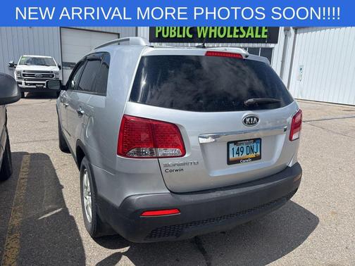 Bright Silver 2013 Kia Sorento LX