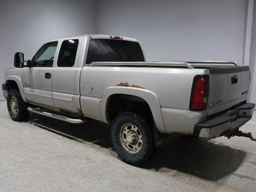 2004 Chevrolet Silverado 2500 LS H/D Extended Cab