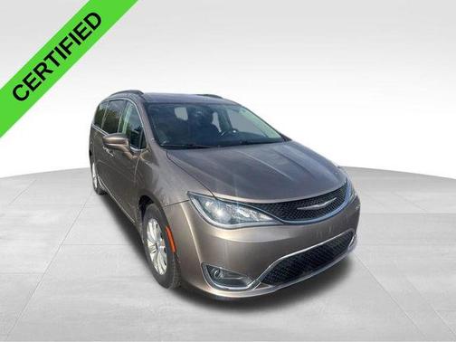 Molten Silver 2017 Chrysler Pacifica Touring-L