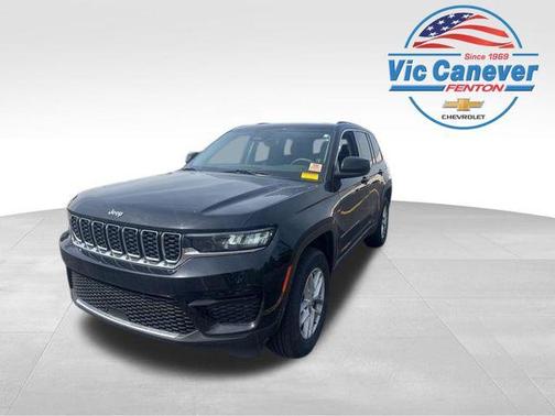 Diamond Black Crystal Pearlcoat 2023 Jeep Grand Cherokee Laredo