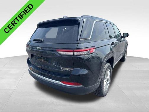 Diamond Black Crystal Pearlcoat 2023 Jeep Grand Cherokee Laredo