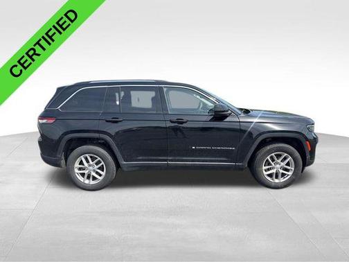 Diamond Black Crystal Pearlcoat 2023 Jeep Grand Cherokee Laredo