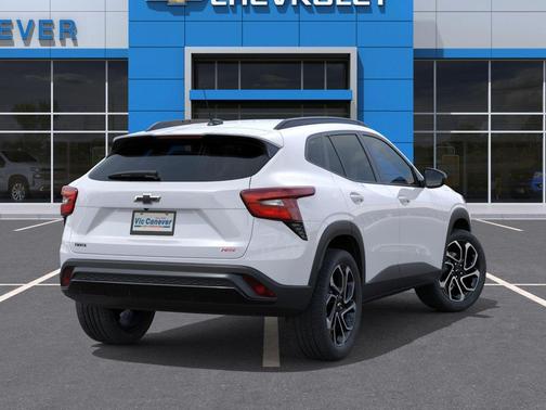 Summit White 2026 Chevrolet Trax FWD 2RS